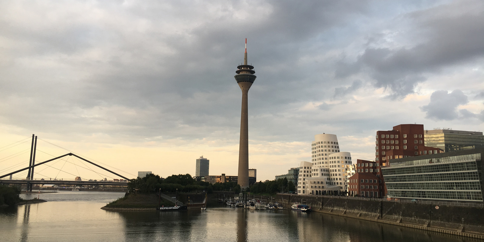 pro office auf Architekturreise durch Düsseldorf Bild 0