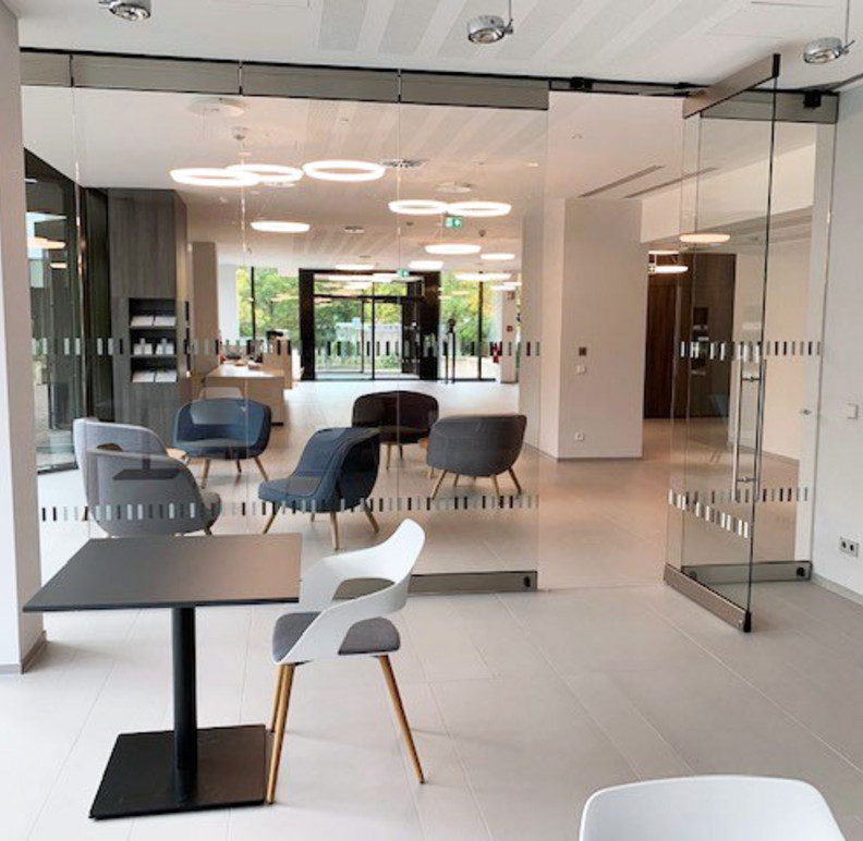 pro office Hannover stattet Foyer des Fraunhofer ITEM aus Bild 3