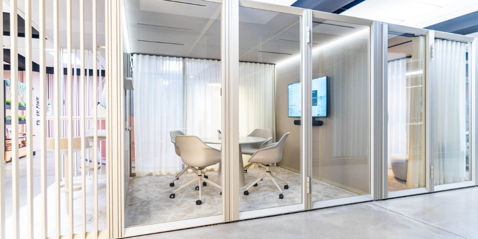Innovative Raumgestaltung für gesteigerte Produktivität: Entdecken Sie den neugestalteten Showroom von pro office Hannover Bild 14