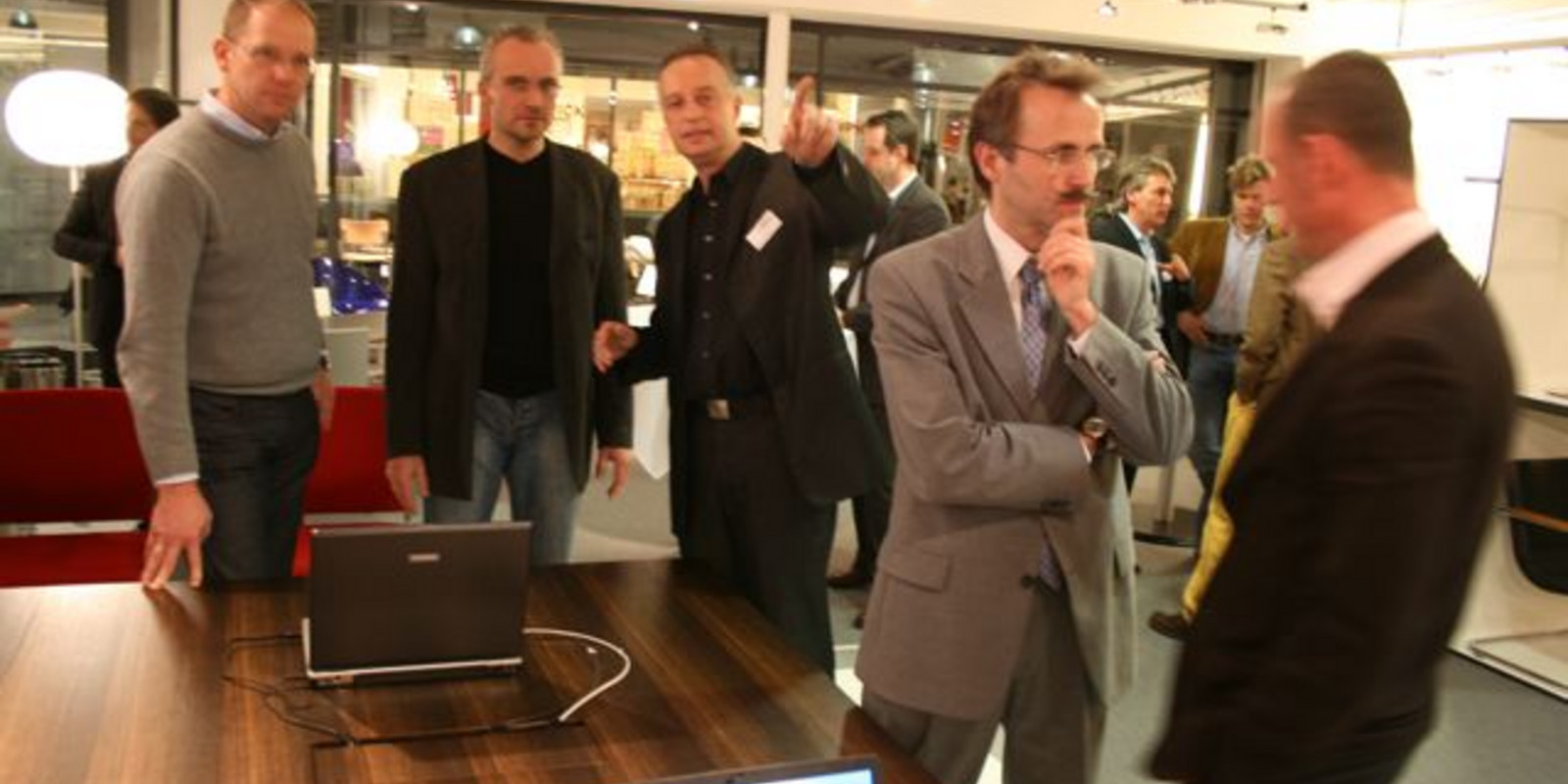 Ausstellungseröffnung "Wilkhahn Netzwerk" bei pro office Bielefeld Bild 11