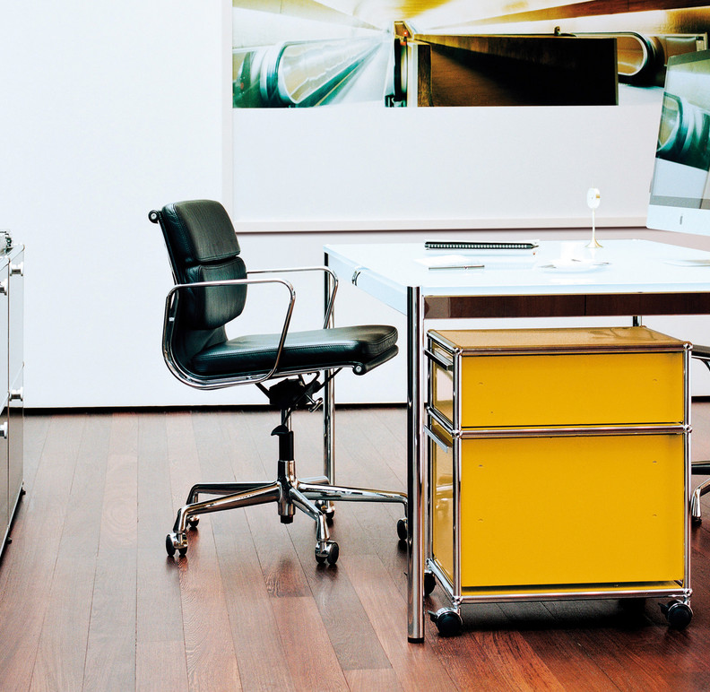 Vitra Eames Stühle mit USM Regal und Rollcontainer Bild 13