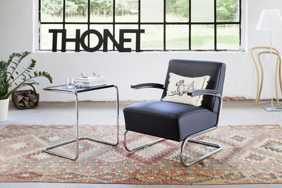 Verkaufsaktion Thonet-Sessel S 411 - Ein Tisch B 97 b geschenkt dazu!