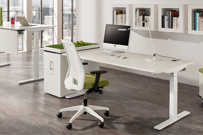 Hält Sie fit auf dem Weg nach oben! Steh-Sitz-Tisch WINEA STARTUP zum Aktionspreis bei pro office Hannover