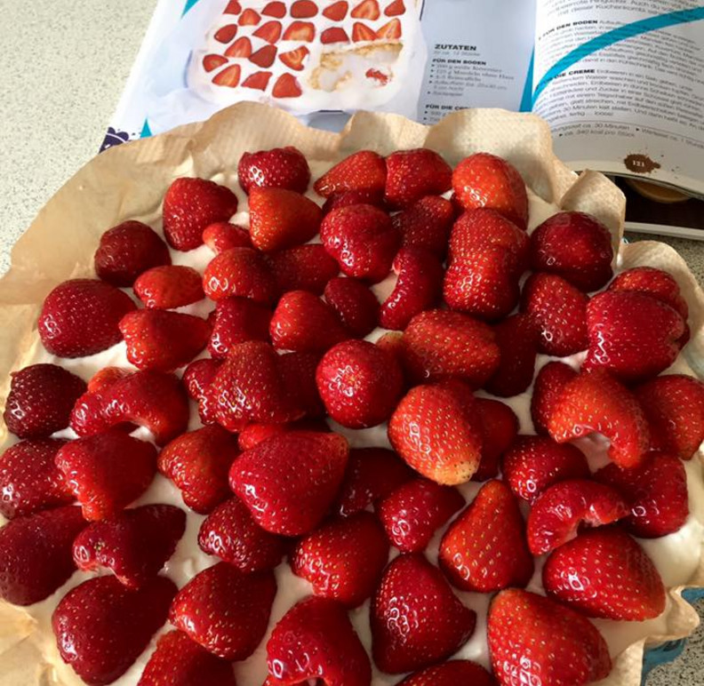 Erdbeerquarkkuchen mit Kochbuch Bild 2