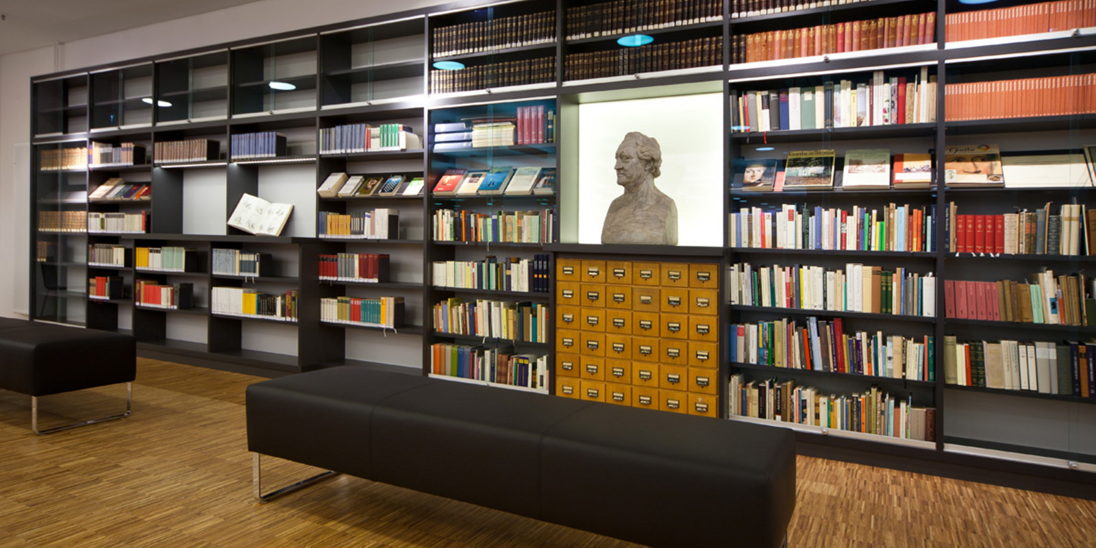 pro office Bielefeld stattet Stadtbibliothek aus Bild 8