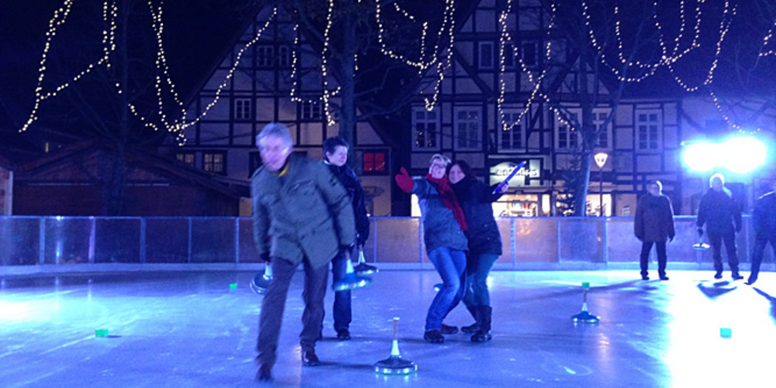 Team-Abend beim Eisstockschießen von pro office Bielefeld und Lemgo Bild 9