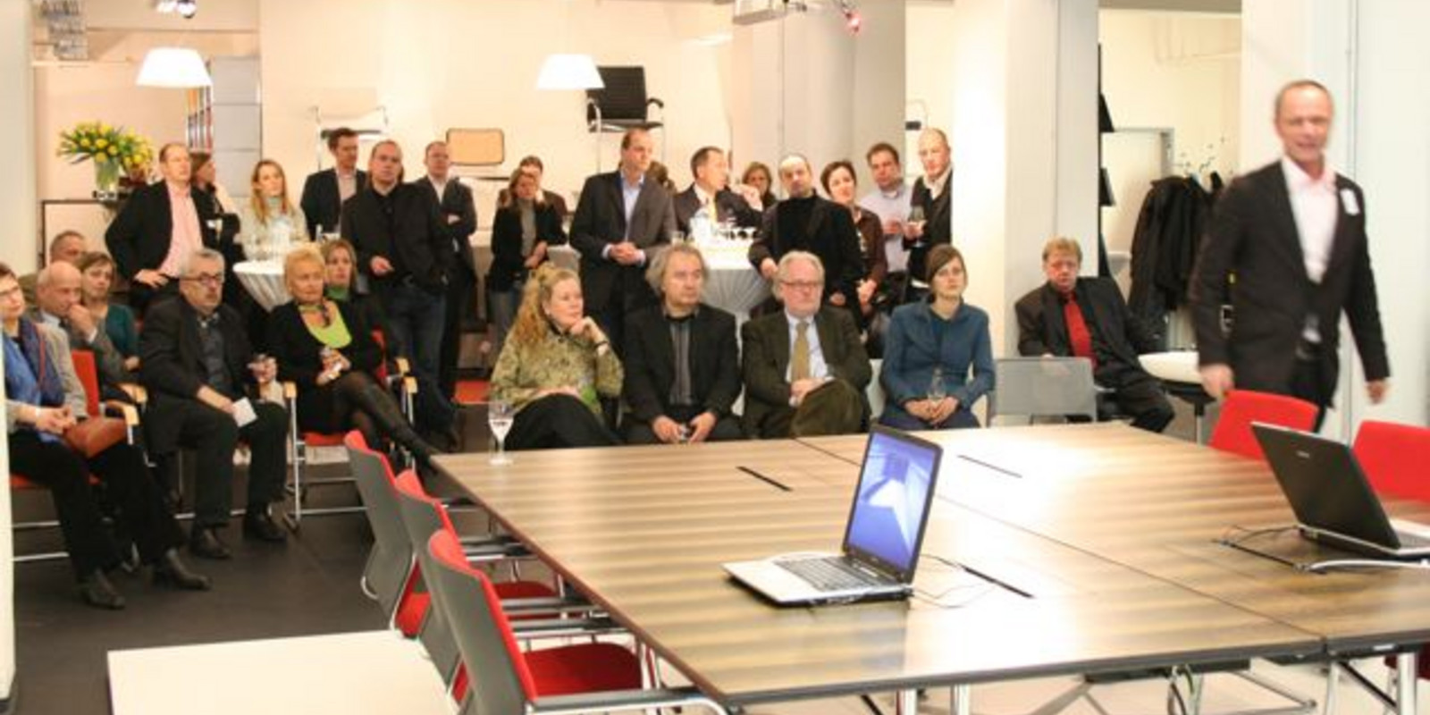 Ausstellungseröffnung "Wilkhahn Netzwerk" bei pro office Hannover Bild 15
