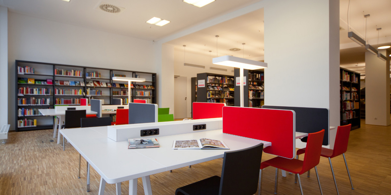 pro office Bielefeld stattet Stadtbibliothek aus Bild 2