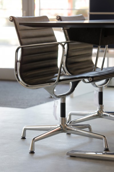 Eames Aluminium Chairs - Eine wegweisende Konstruktion